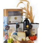 מארז שבועות של יקבי כרמל ומשק יעקבס. צילום אייל קרן