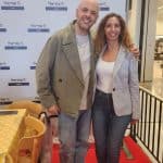 קניון עזריאלי הנגב אירח את רון יוחננוב בתמונה פאני ברביבאי מנכלית הקניון עם רון יוחננוב (1)