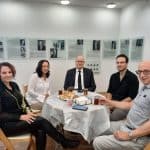 עם השופט אלרון צילום מרכז מורשת יהדות בבל