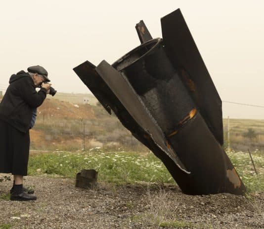 בעין הסערה: בין עדות לסימולקרה במוזיאון העיר חיפה